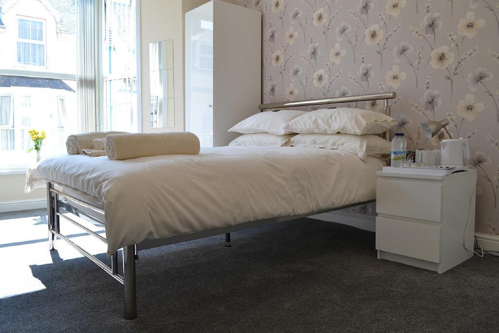 White Rose Guest House Tenby Room photo